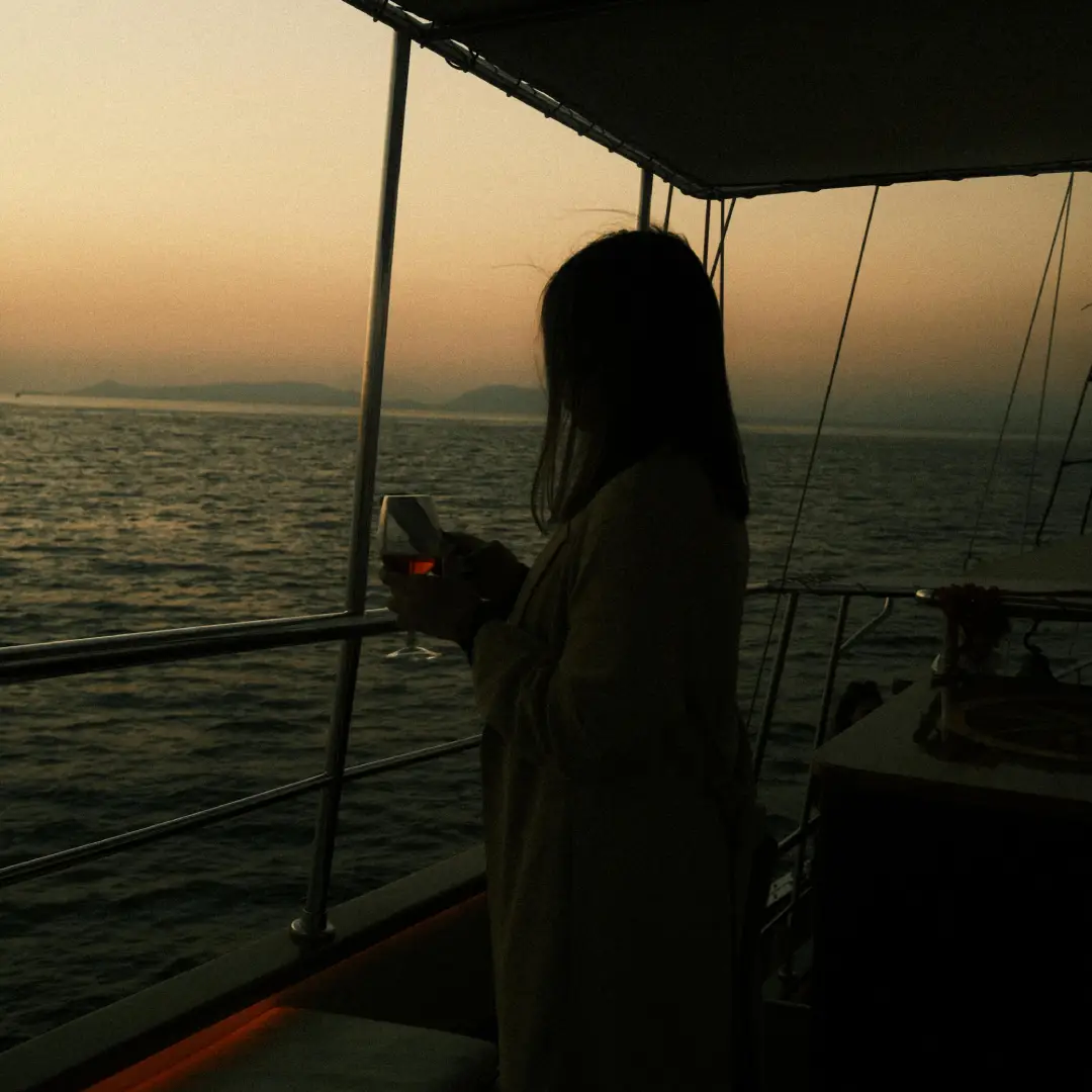 Chica en un barco
